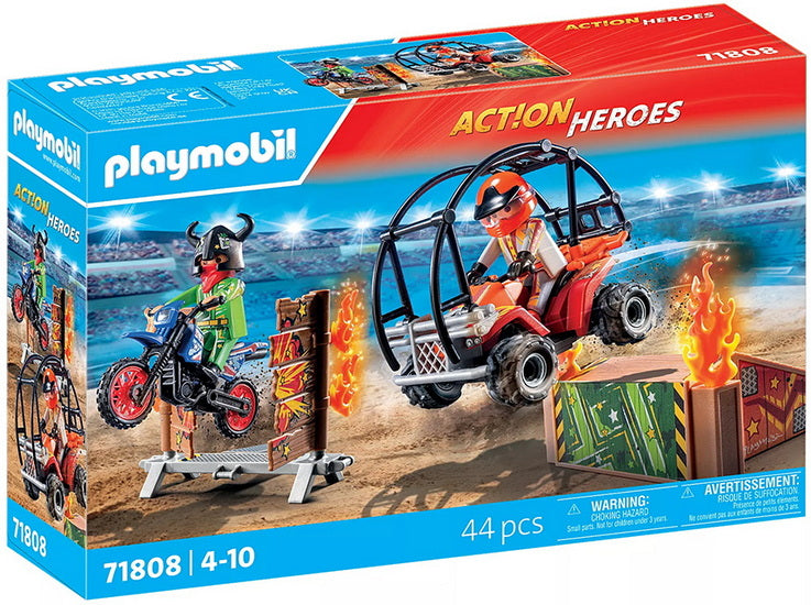 Duo de cascadeurs avec quad, moto et tremplins